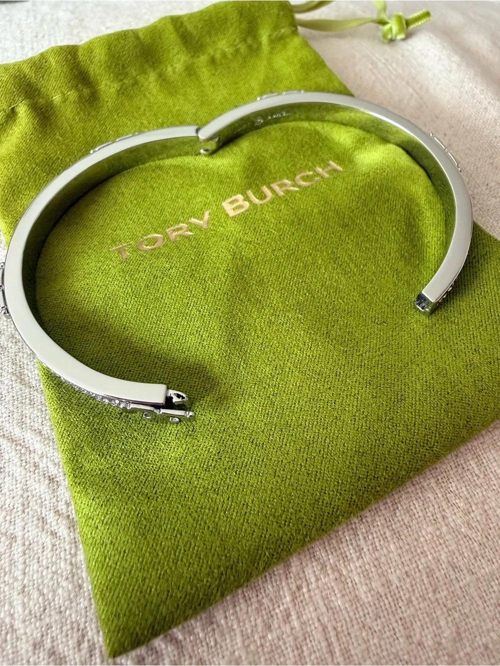 Tory Burch Serif-T Pavé Hinged Bracelet silver tone with crystal stones